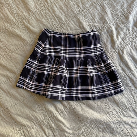V&R | women's waist 24'' chic Plaid Mini Skirt in Black and White - Picture 3 of 4